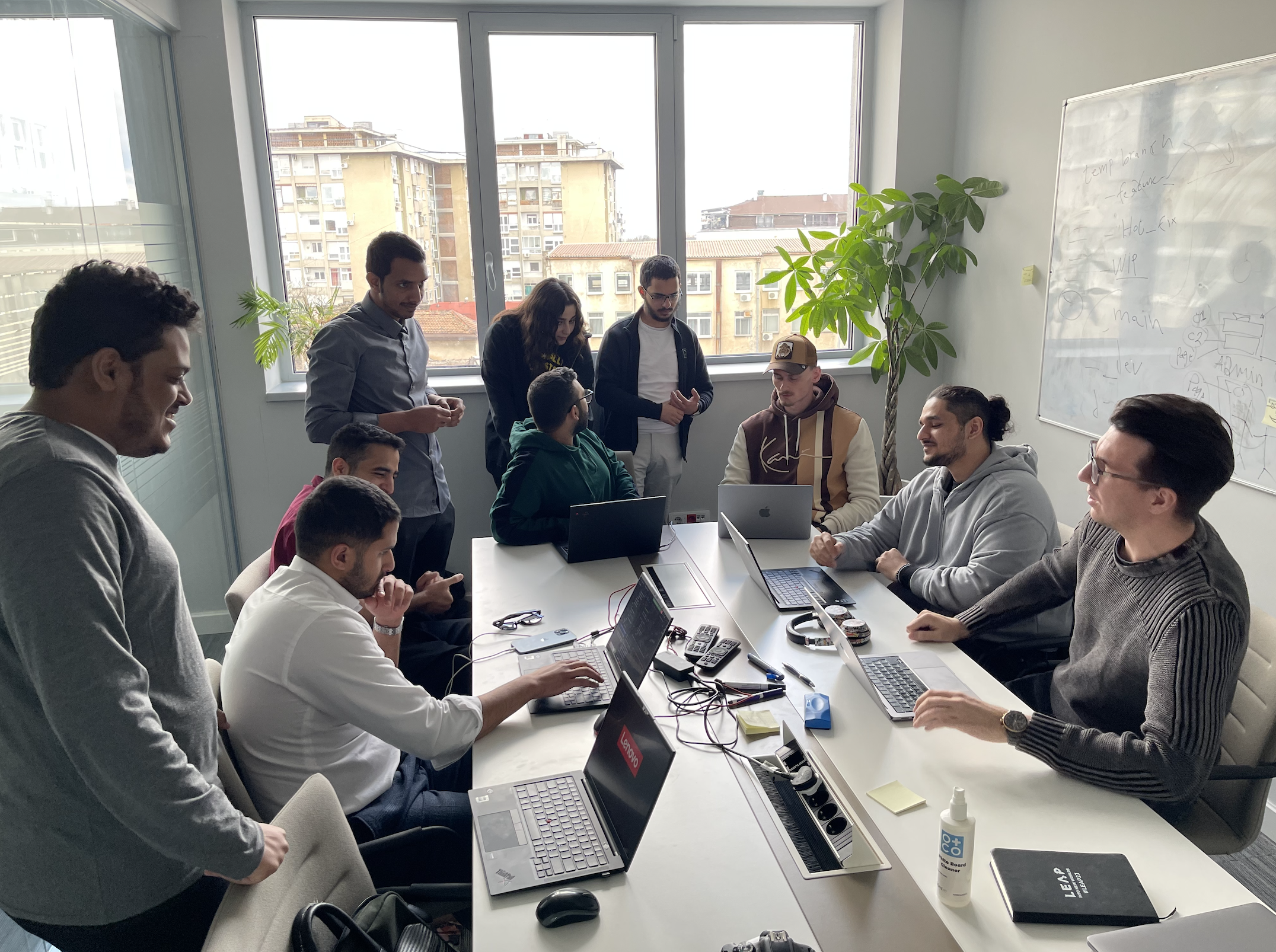 Group of Saudi Changemakers working on a project together