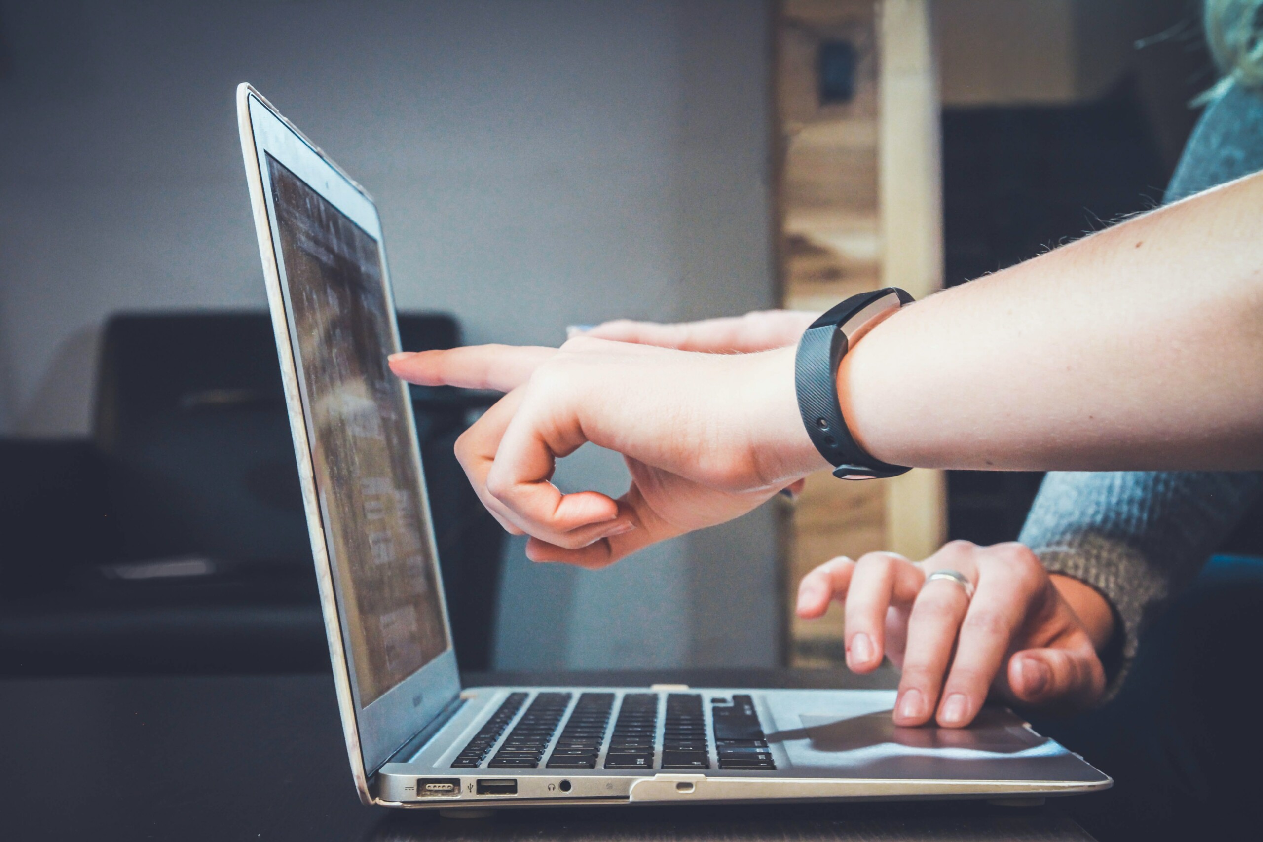 Pointing on the computer screen