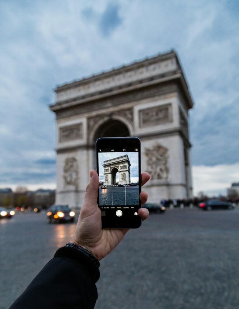 Arc de Triumph through a mobile